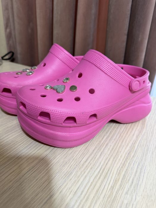 Продаю Crocs розовые