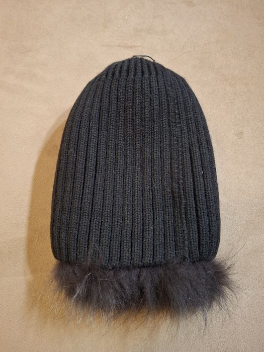 Меховая вязанная шапка