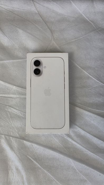 Vand iphone 17 alb