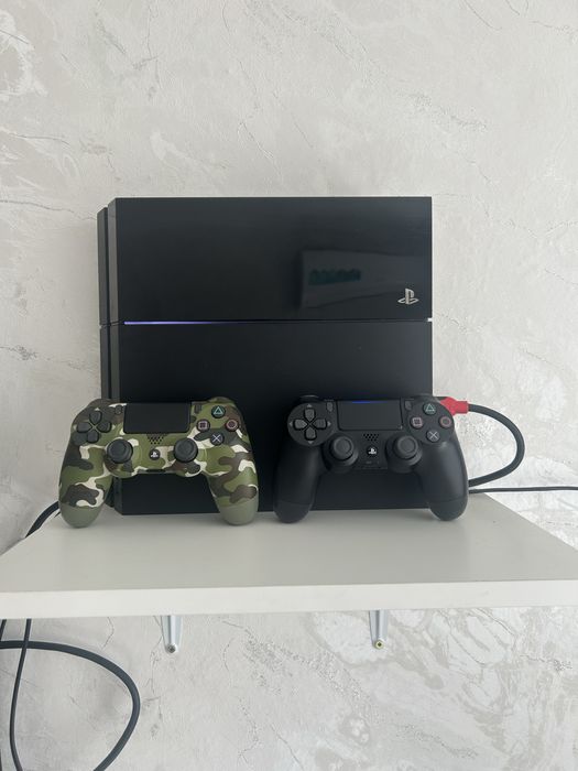 Продам PlayStation 4.  408гб