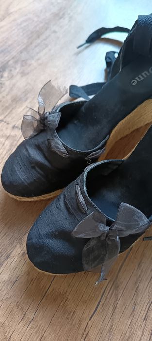 Дамски еспадрили с връзки около глезена, на висока подметка