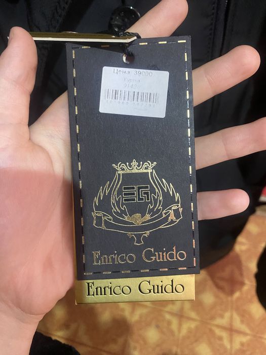 Новый, неношенный плащ