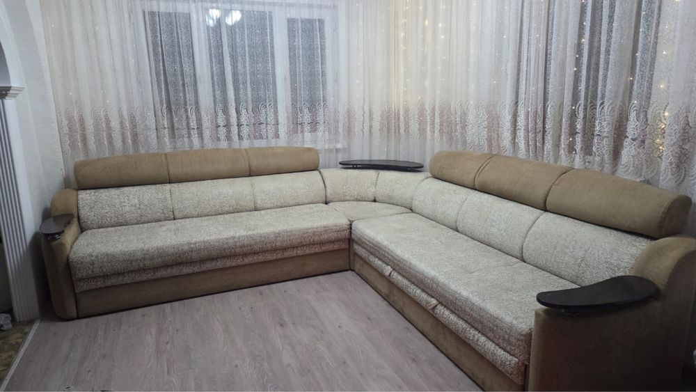 Продается диван  угловой 3х3 самовывоз