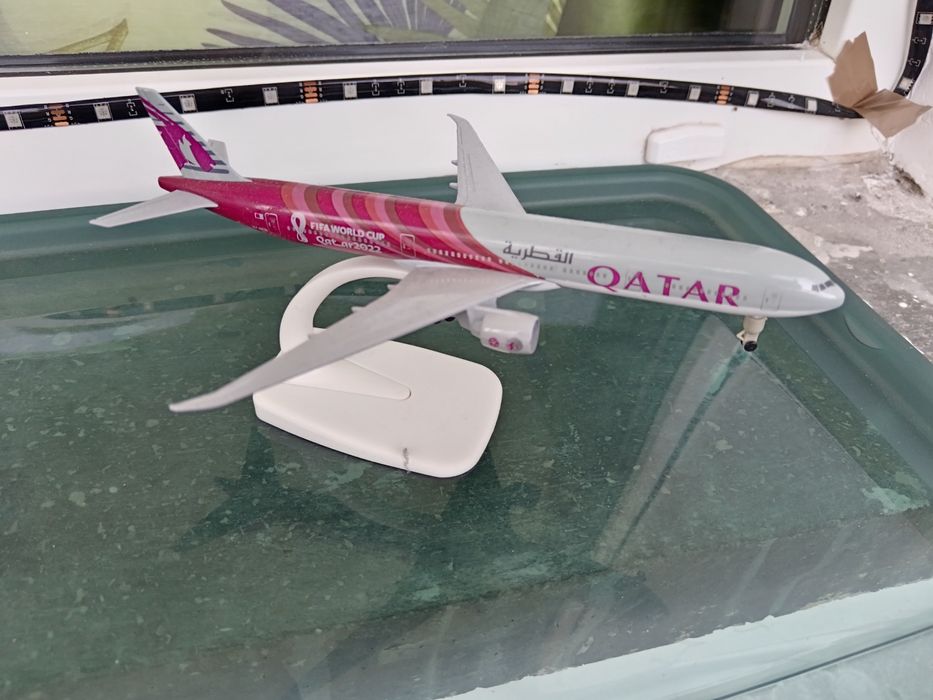 Machetă avion Qatar
