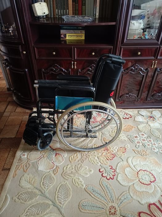 Продам инвалидное кресло б/ у в хорошем состоянии