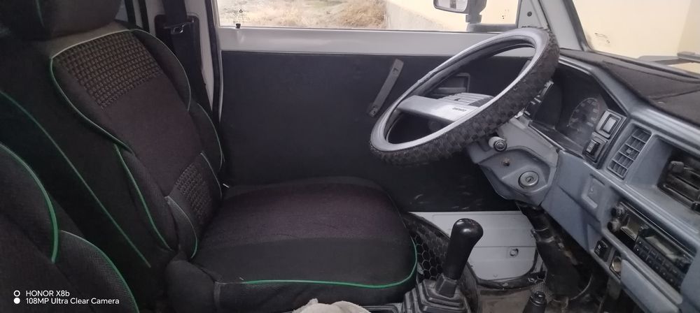 Damas 2003 yil yurib turgan moshina bir zavat qilishda yonadi