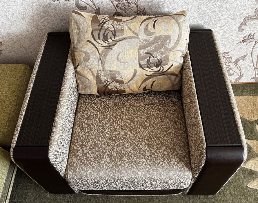 Большое удобное кресло