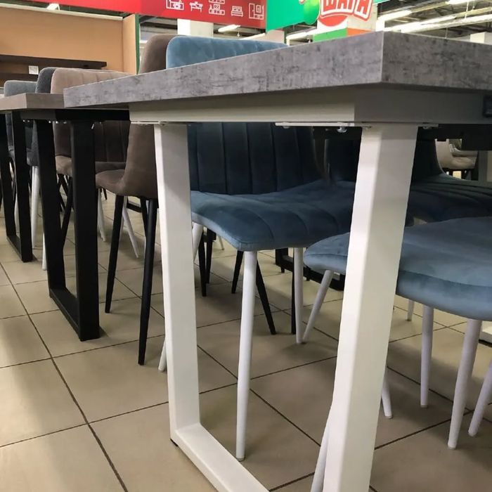 Кухонный стол и стулья