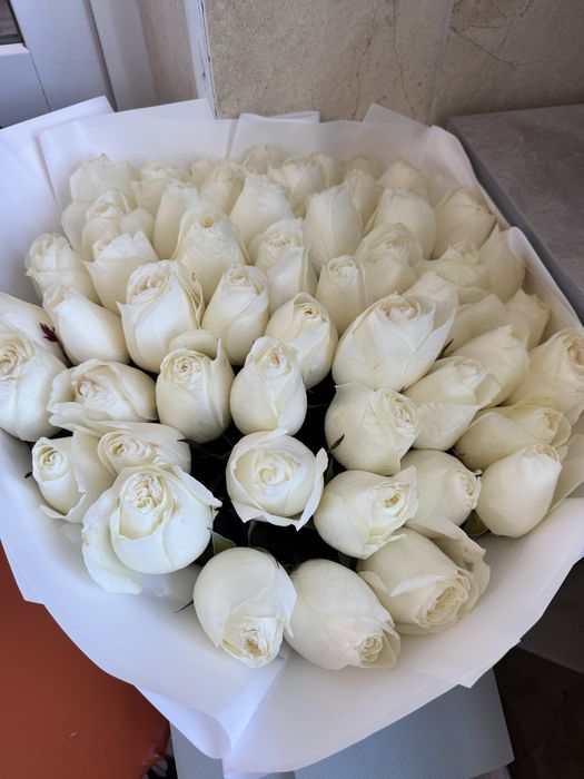 Букет белых роз 51 штука