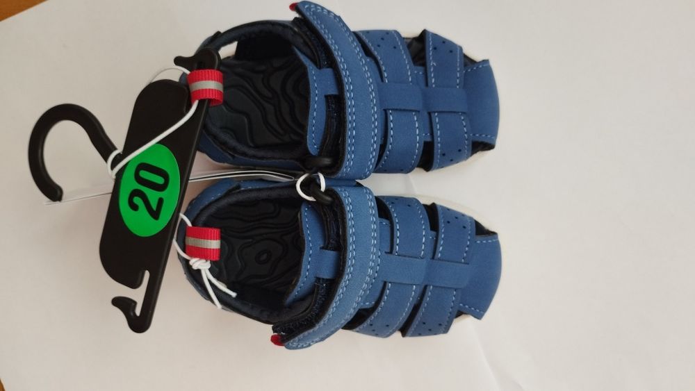 Продавам детски сандали