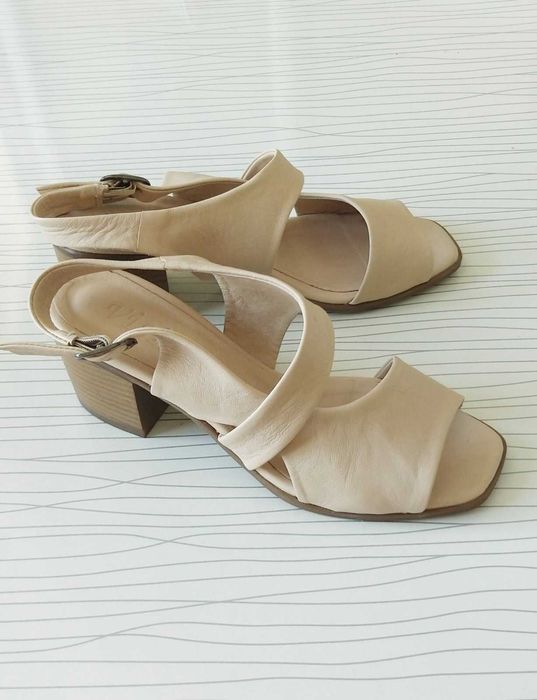 Продавам дамски обувки N38* супер изгодно!