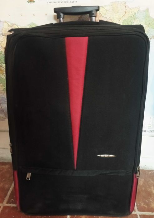 Куфар голям с дръжка на колела