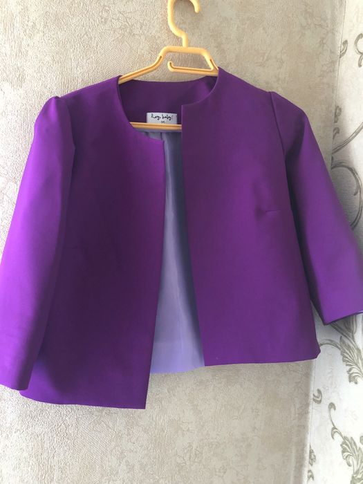 Костюм абсолютно новый. Размем 42/44