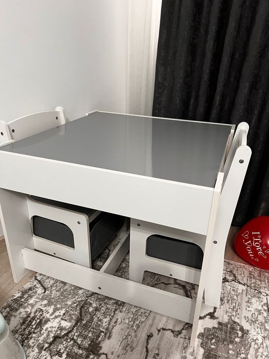 Детска маса с 2 стола и място за съхранение