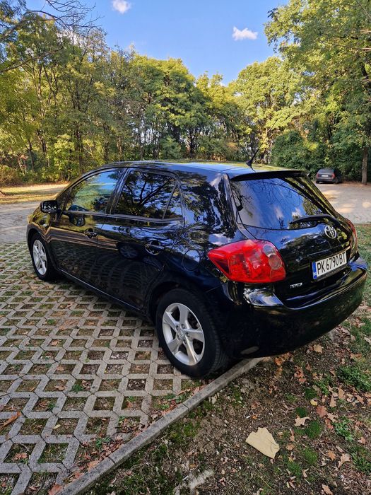 Toyota Auris 2010 г. (фейслифт); D-4D; 90 к.с.; шест скорости