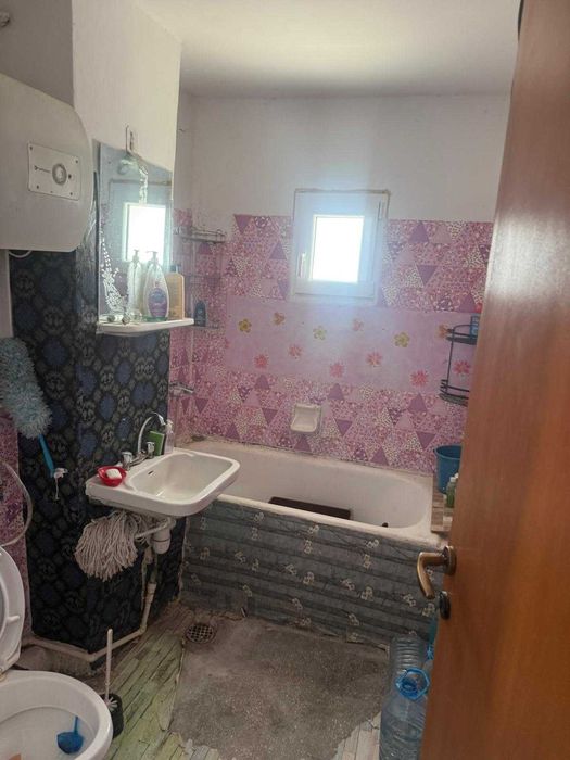 Vând apartament 3 camere, decomandat, Slatina, zona Zahana