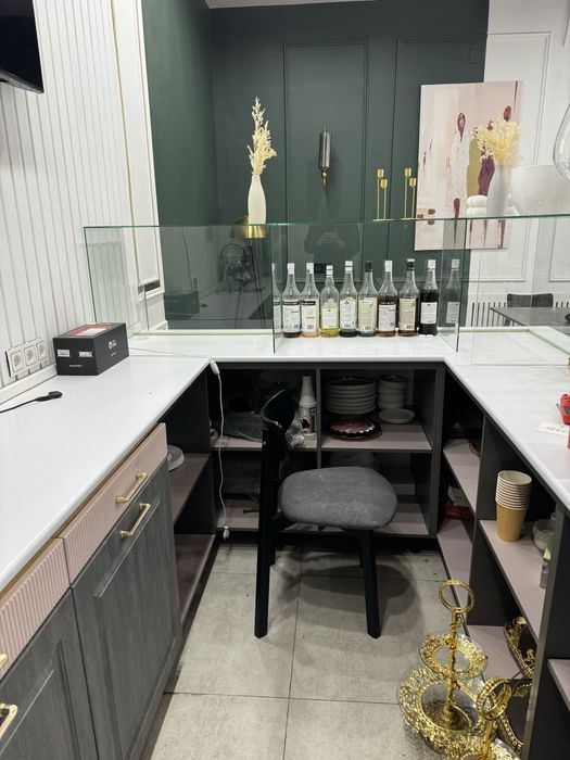 Продам островок и мебель