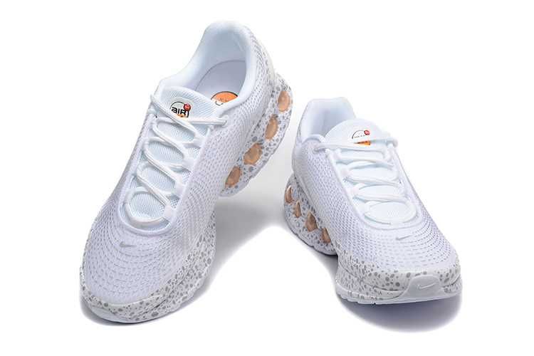 Продавам нови мъжки маратонки NIKE Air Max Dn Se Prm налични 41 и 43