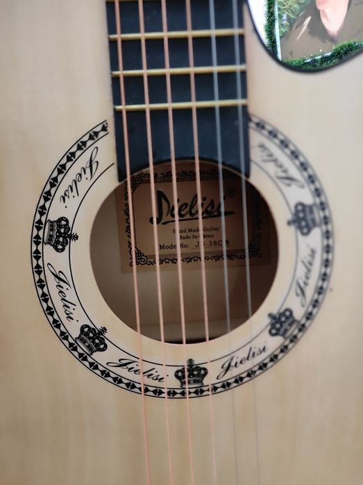 Продаю Новую гитару