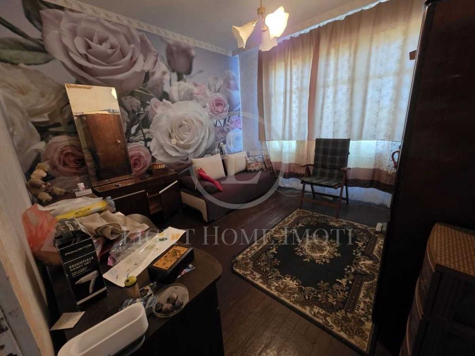 Реф. 2784 Тристаен Обзаведен / Гараж /  Стая / Таванско Помещение