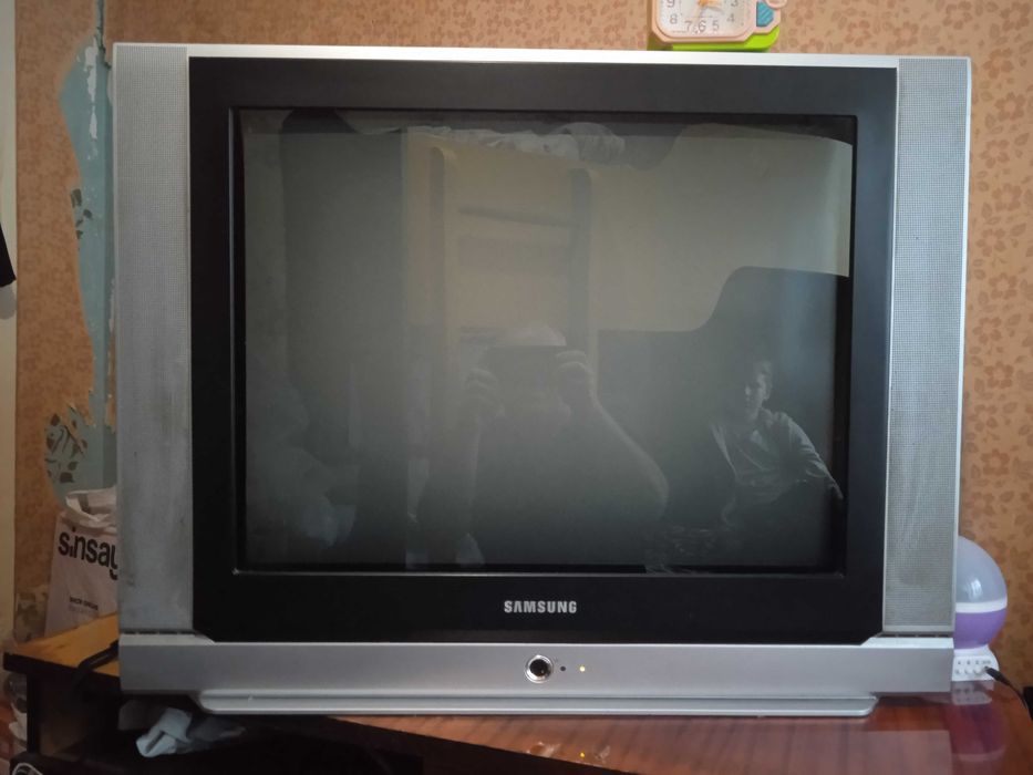 Продам старенький но хороший телевизор.