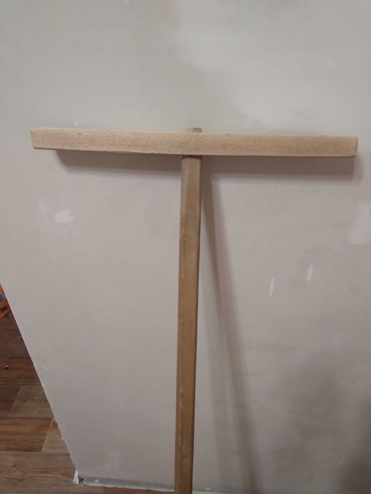 Продам деревянную швабру бу