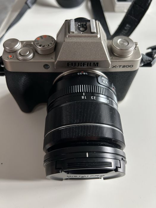 Fujifilm xt200 + fujinon 18-55   F2.8-4
