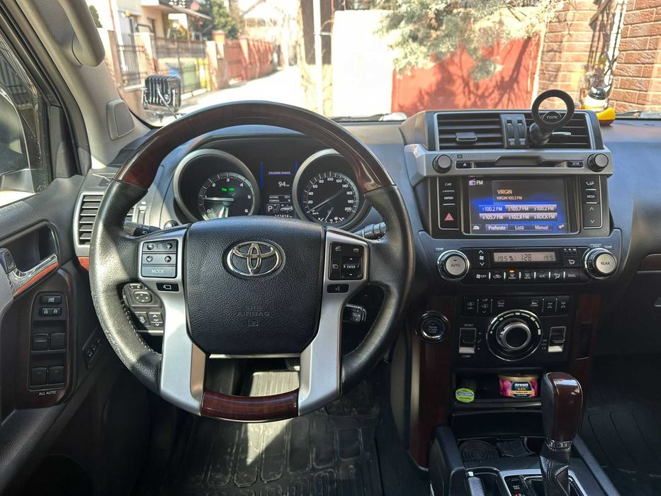 Toyota Land Cruiser 150 D-4D  Full Option , 7 locuri , stare ireprosabila si fara accident in istoric.