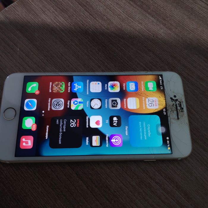 Продам айфон 7+.