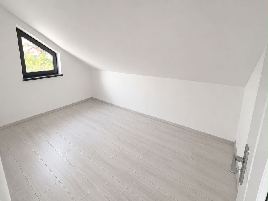 Casa  , parter plus mansarda.