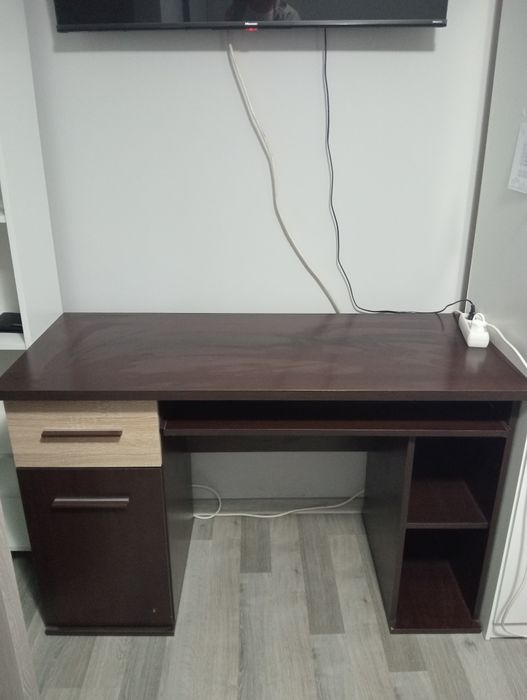 Vând masă de birou