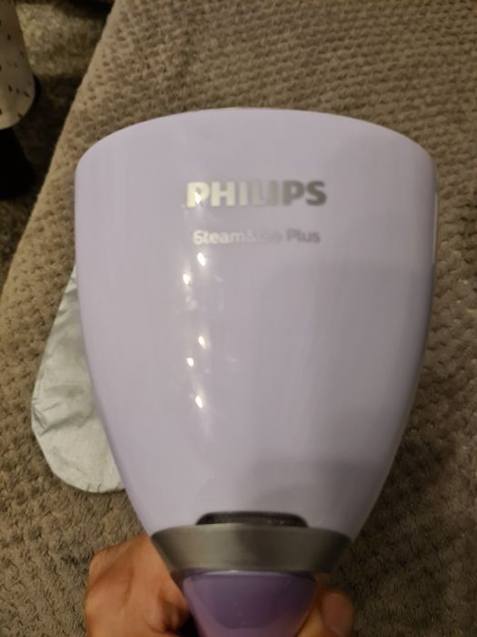 Aparat de calcat vertical cu aburi Philips