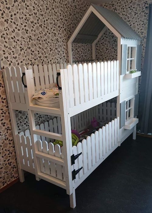 Двухьярусная кровать