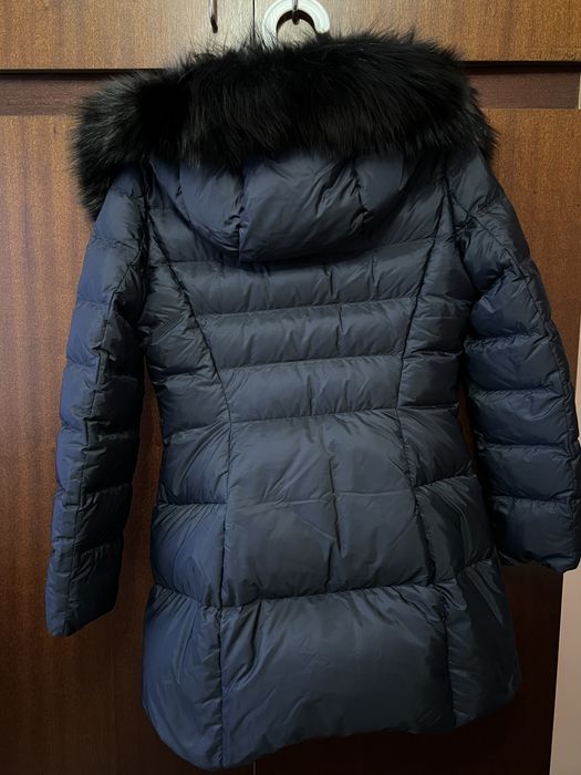 Дълго яке Prada.