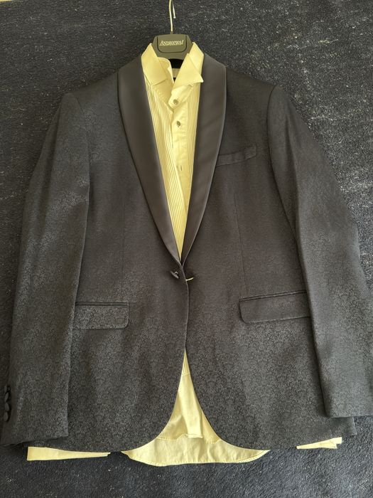 Костюм и обувки Andrews чисто нов