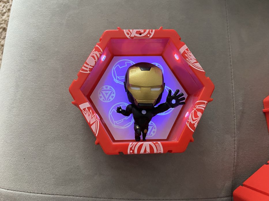 Vand figurine hexagoane supereroi
