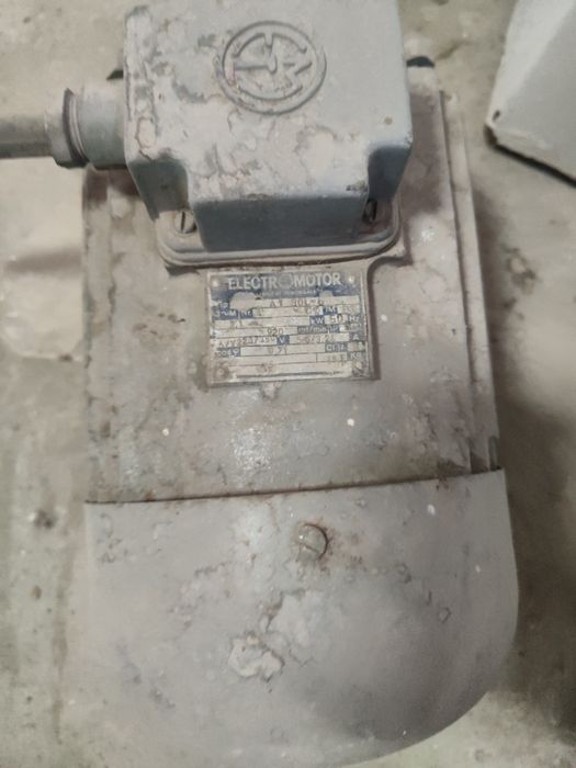Vând motoare electrice diferite puteri