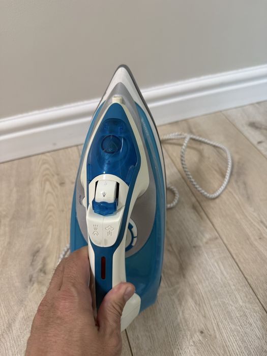 Продам Утюг в рабочем сострянии