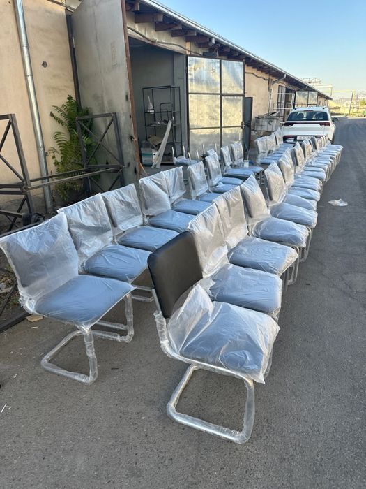 Стул Силвия ишлап чикарувчидан биринчи кол стуллар