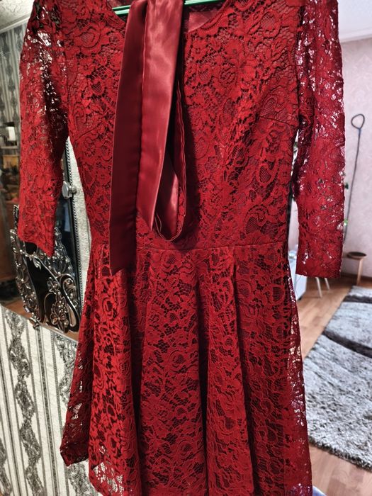 Платье красивое.