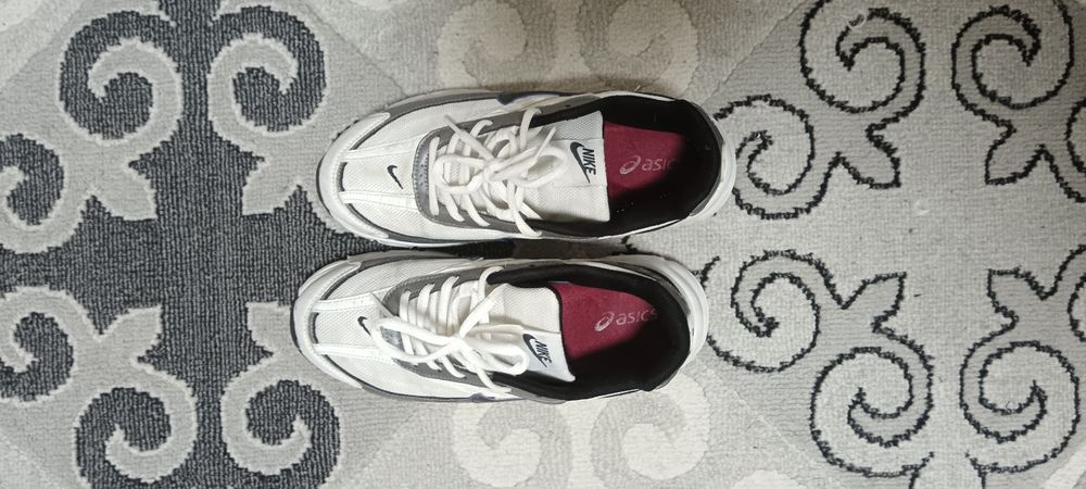 Продам кроссовки