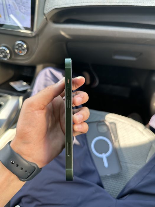 продам IPHONE 13