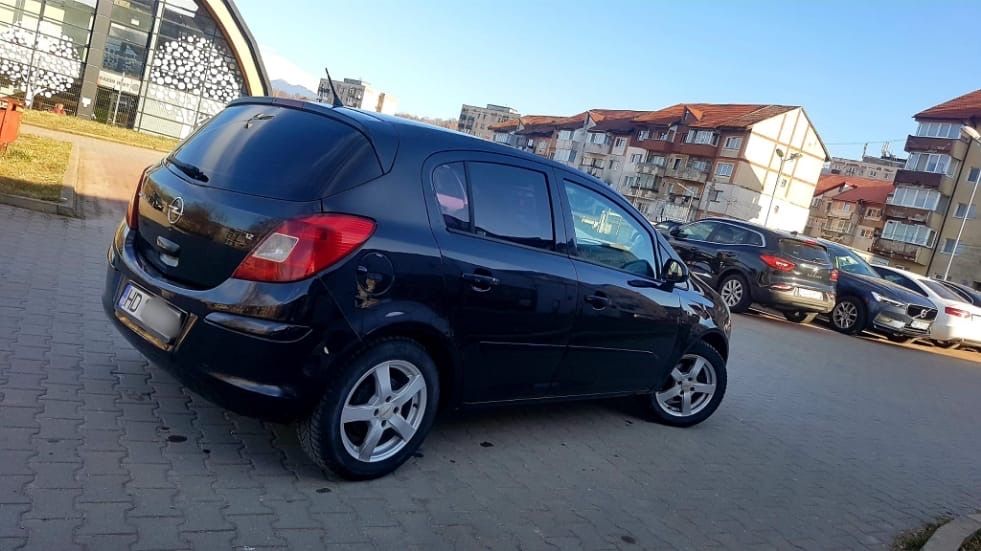 Proprietar,vand opel corsa,an 2008,taxe la zi,are 155000 km