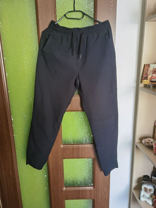 Pantaloni de sport