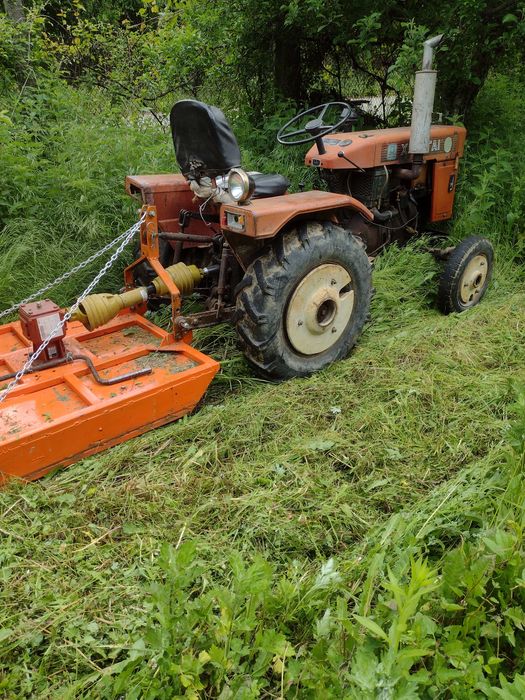 Китайски трактор с косачка