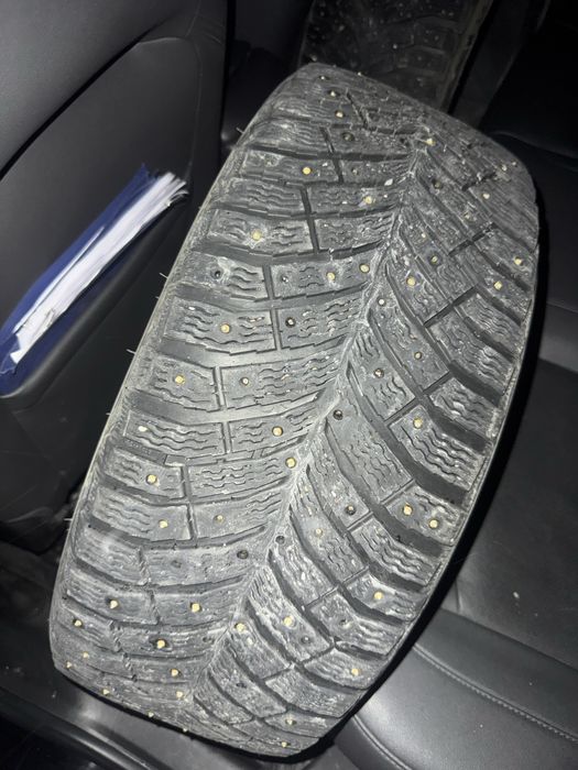 Продам шипованные шины