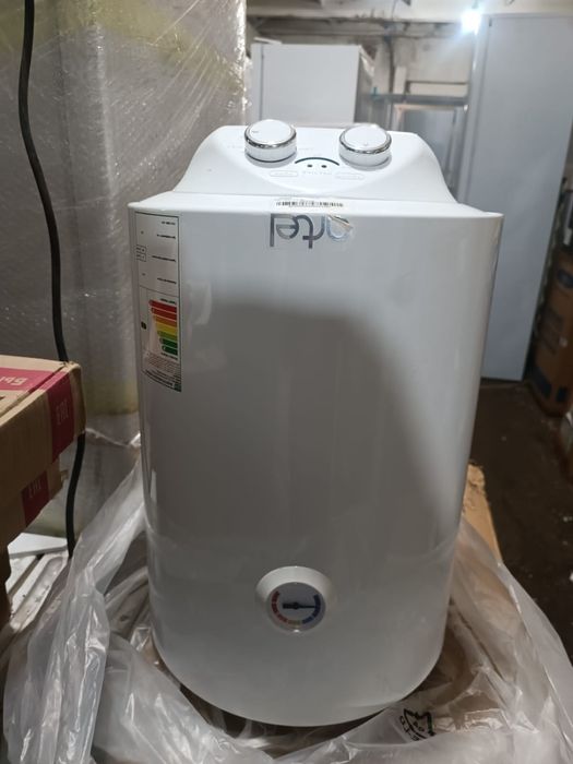 срочно продам водонагреватель практически новый