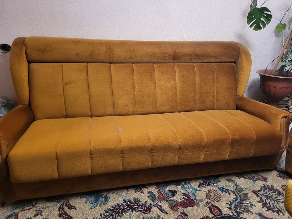 Продам диван и два кресла