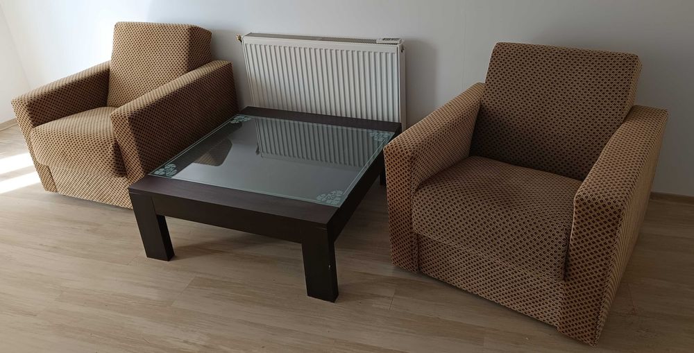 Set hol living 2Fotolii comode textil si masa pal cu sticla stare buna