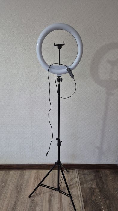 Кольцевая лампа d 33 см.